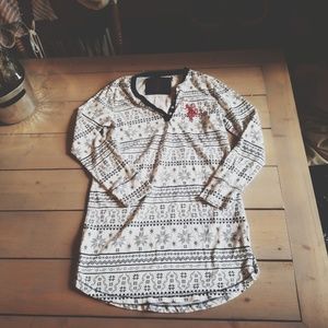 Long sleeved sleep shirt/night shirt.